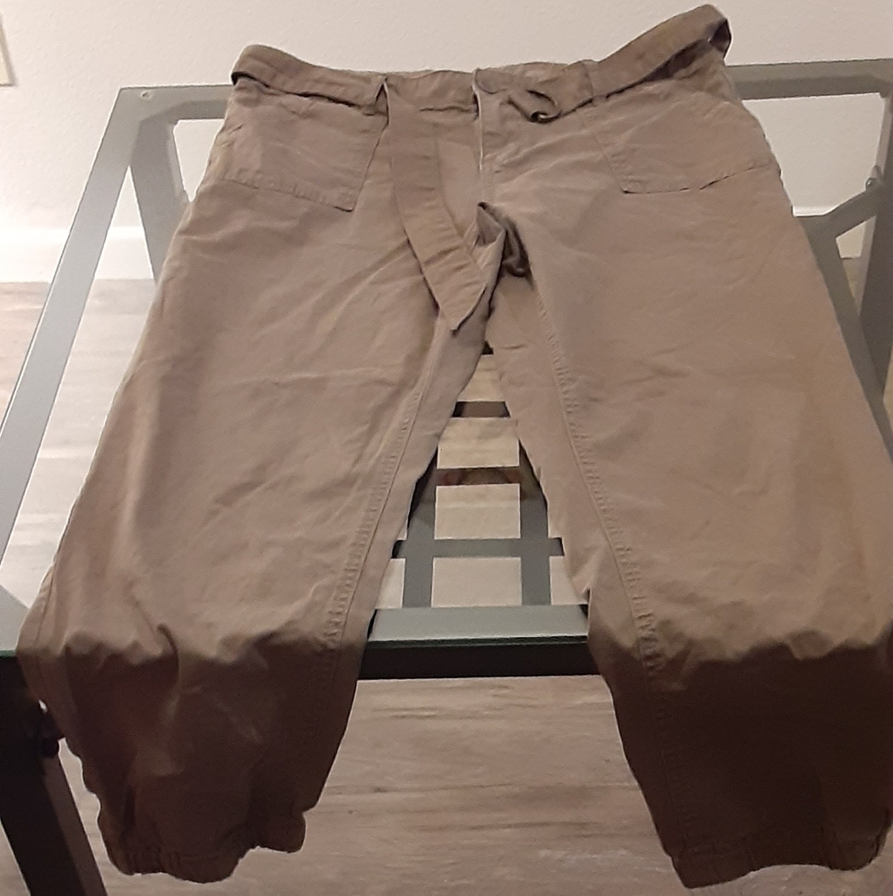 EUC a.n.a. Olive Green Utility Crop Pant w belt